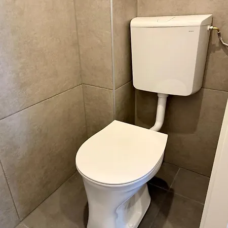 Modern 3 Bedroom With Balcony *