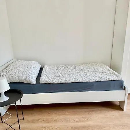 Modern 3 Bedroom With Balcony Lägenhet Schwechat