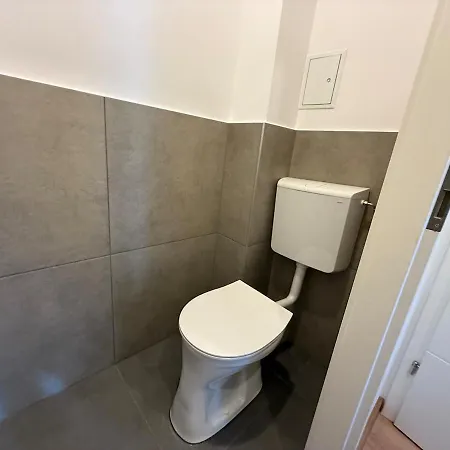 Modern 3 Bedroom With Balcony *