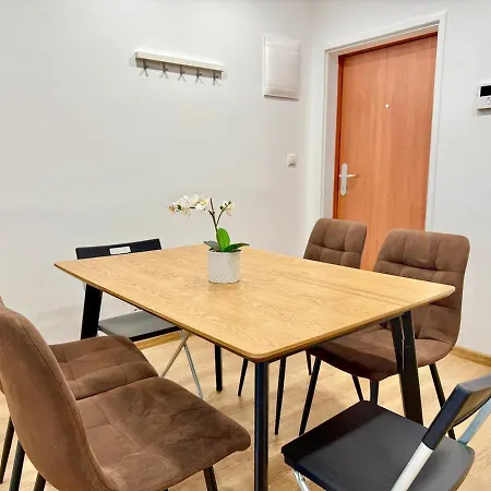 Modern 3 Bedroom With Balcony Lägenhet Schwechat