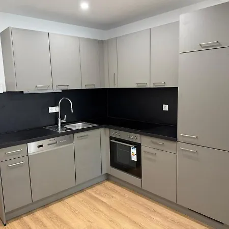 Lägenhet Modern 3 Bedroom With Balcony Schwechat