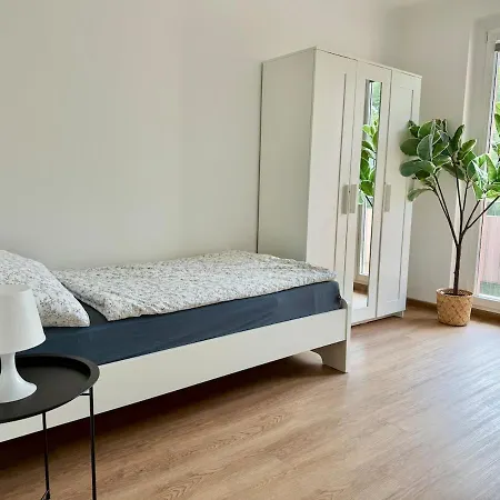 Modern 3 Bedroom With Balcony Schwechat